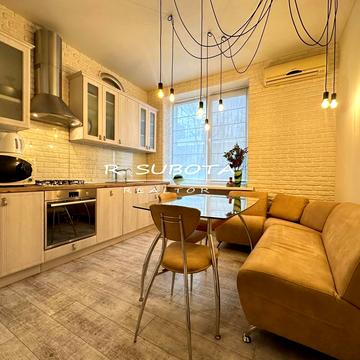 Героїв Крут вул. (Фурманова), 1