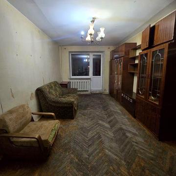 Сдам 3-х ком на Б. Хмельницького.  Высотный кирпичный дом.