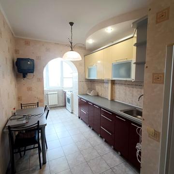 Буковинська вул., 18