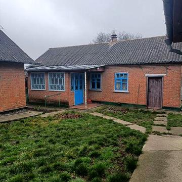 Будинок і земельна ділянка