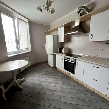 Бориса Гмирі вул., 8-Б