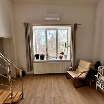 Переяславська вул., 23 к1