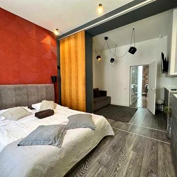 Від власника: Оренда двокімнатної квартири в центрі.