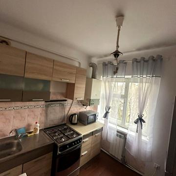 Сергія Єфремова вул., 6