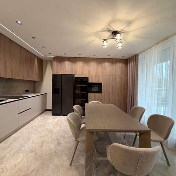 Богдана Хмельницького пл., 3