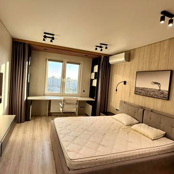 Академіка Глушкова просп., 9-Є