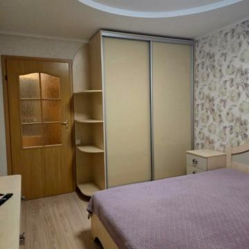 Академіка Корольова вул., 75