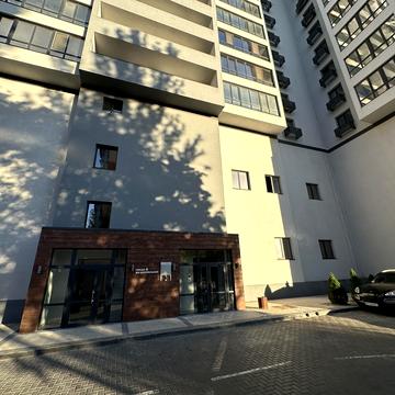 Центральний просп. (Леніна), 172