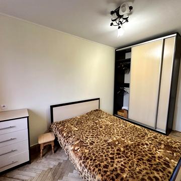 Дмитра Яворницького вул. (), 9