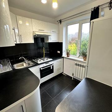 Дмитра Яворницького вул. (), 9