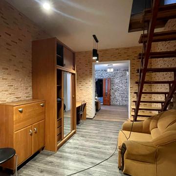 Центральна вул.