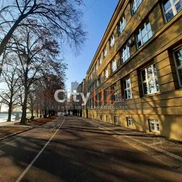 Пролається квартира