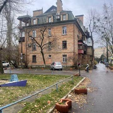 БЕЗ % продам двокімнатну квартиру в сталінкі на Печерську