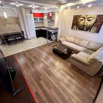 Полярна вул., 8Є