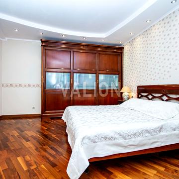 Срібнокільська вул., 1