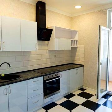 Срочно сдам 1 ком.квартиру в ЖК Альтаир.
Вся бытовая и мебель.13 этаж.