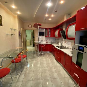 Дмитрівська вул., 69