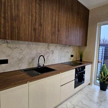 Таунхаус з ремонтом! Заселятися можна! Центр!