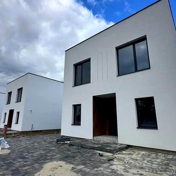 Шухевичів, 32