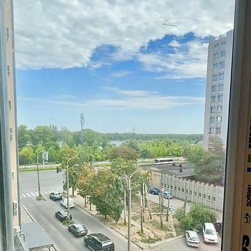 Набережна Перемоги вул., 42