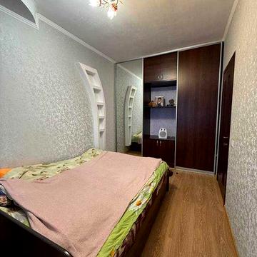 Продається 3-кімнатна квартира ,тихий центр.