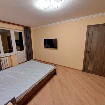 Здається 2 кімнатна квартира Небесноі Сотні Формаркет