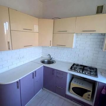 Миру вул., 100