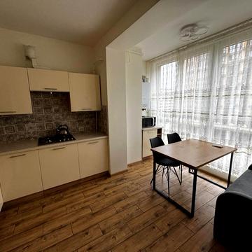 Миру вул., 10