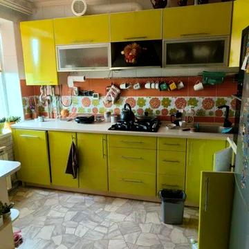 Продам затишну 4-и к/к по вулиці Державності - 87м².