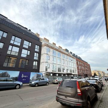 Промислова вул., 10