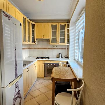 Миколи Міхновського бульв. (Дружби народів), 32