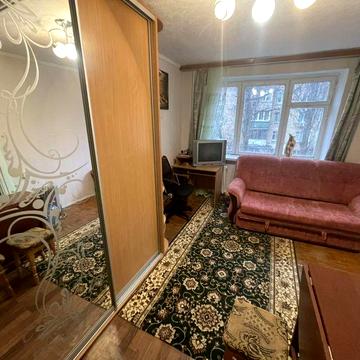 Здається кімнатна на Леся Курбаса 18б