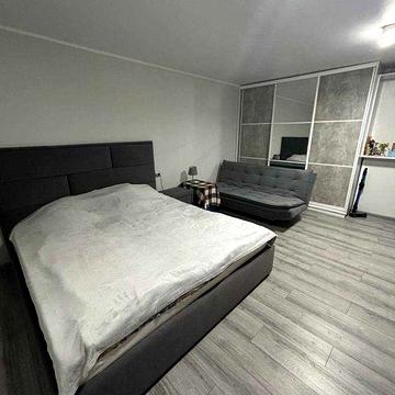 Продається 2-кімнатна квартира по вул. Пекарська