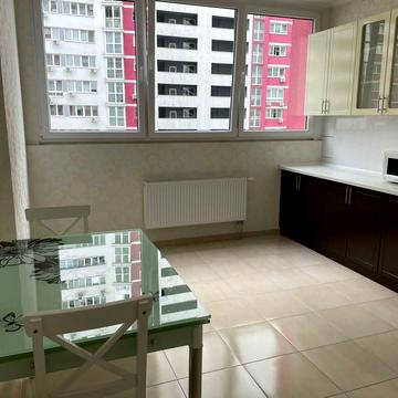 Драгоманова вул., 2