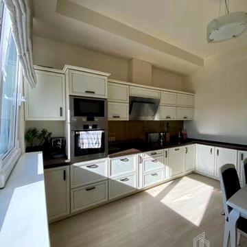 Гната Хоткевича вул. (Червоногвардійська), 8