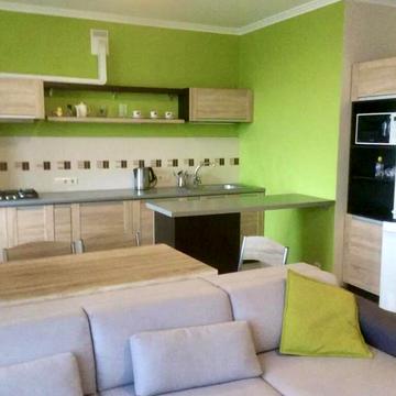 Черкаська вул., 1