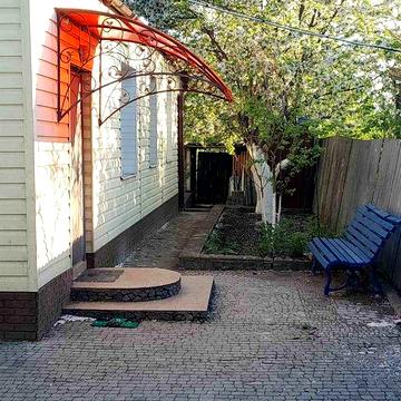 Будинок в самому центрі селища Рокитне Київської області