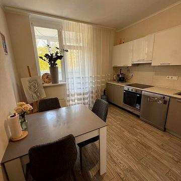 Академіка Заболотного вул., 15-Б