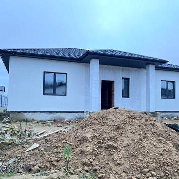 Гніванське шосе поруч магазини