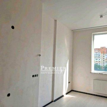 Продам квартиру з ремонтом у новому ЖК на середньому поверсі