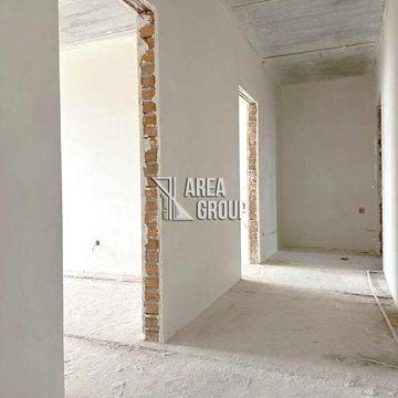 Продається остання 2-кімнатна квартира у збудованому будинку.