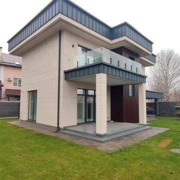 Центральна вул.