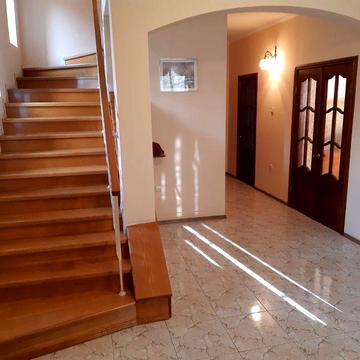 Поділ, оренда будинку