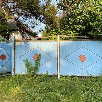 Продам дом в Обозновке,три комнаты,сарай,кухня садок,колонка ,