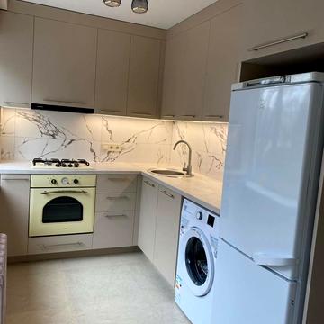 Привокзальна вул., 8