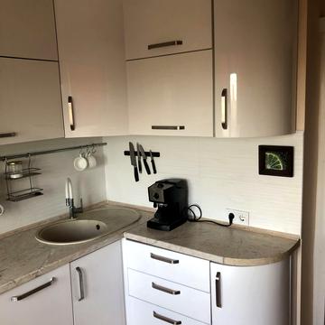 Квітневий пров., 10