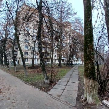 Академіка Доброхотова вул., 7