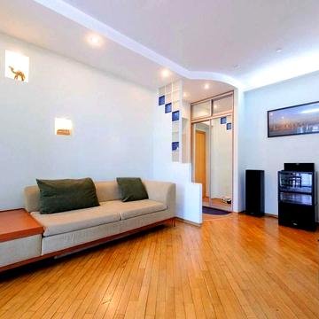 Круглоуніверситетська вул., 13