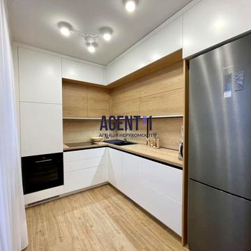 Валерія Лобановського вул., 28