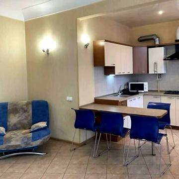 Дмитра Яворницького просп. (Карла Маркса), 82